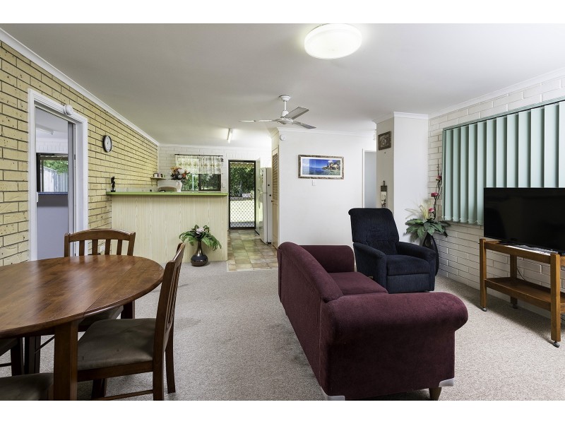 104 Lauren Street, Urangan QLD 4655