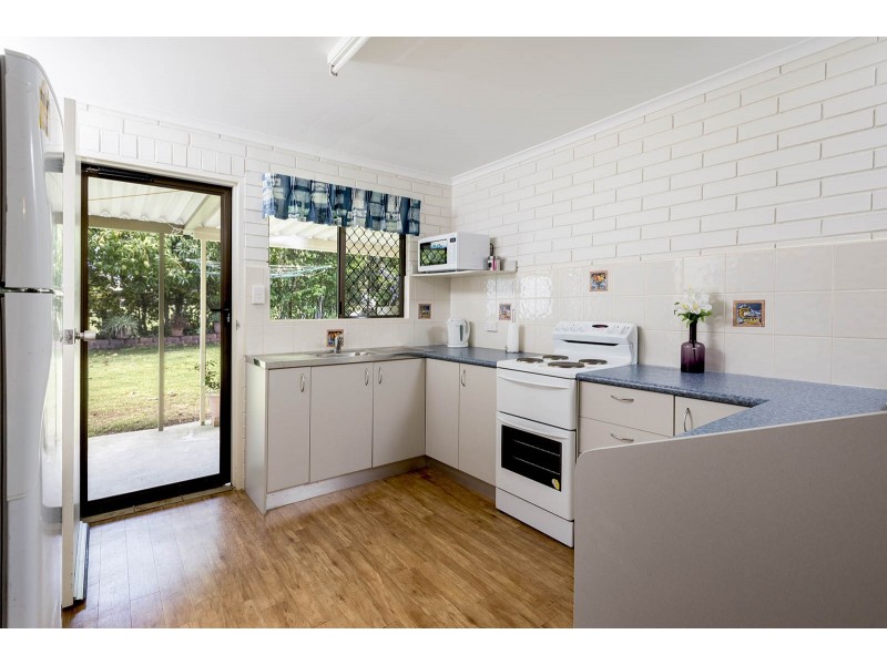 104 Lauren Street, Urangan QLD 4655