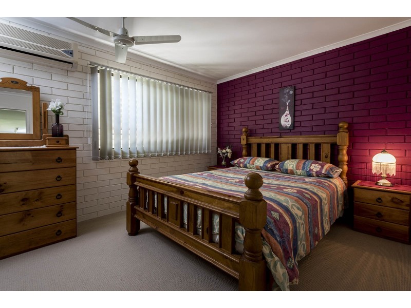 104 Lauren Street, Urangan QLD 4655