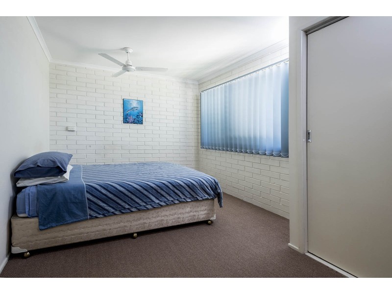 104 Lauren Street, Urangan QLD 4655