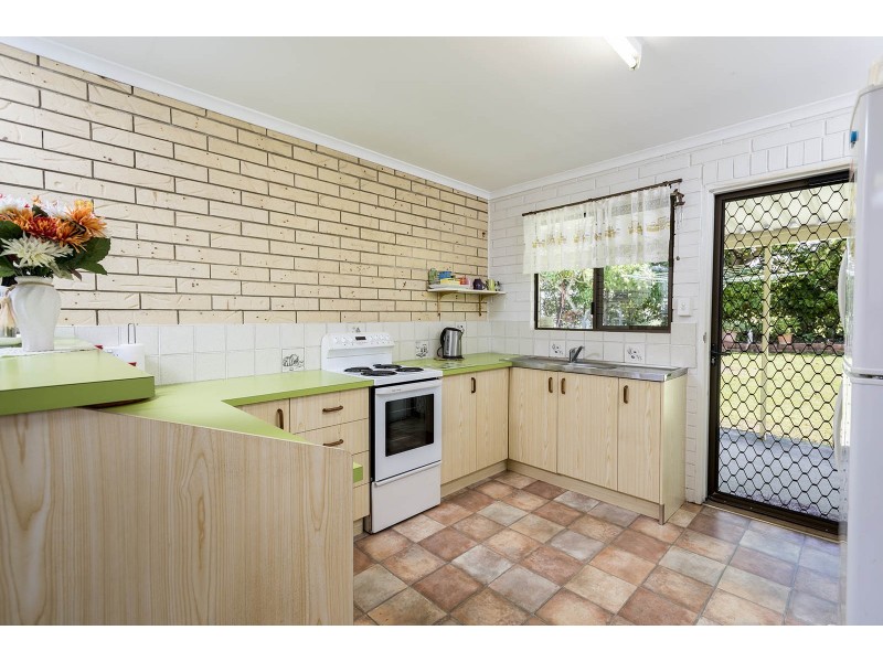 104 Lauren Street, Urangan QLD 4655