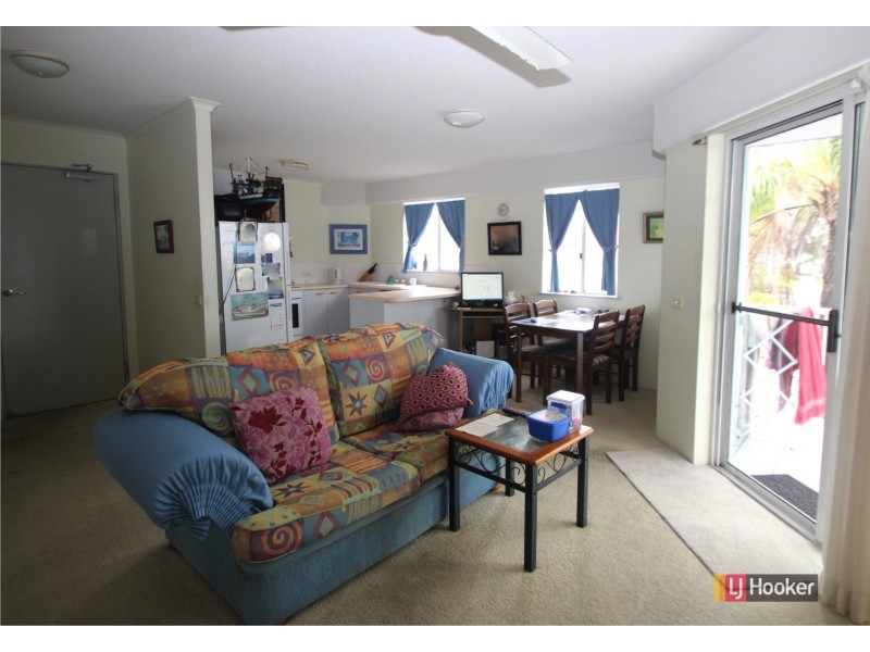 Unit 5/458 Esplanade, Torquay QLD 4655