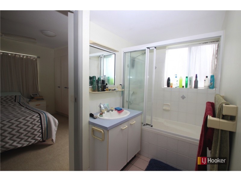 Unit 5/458 Esplanade, Torquay QLD 4655