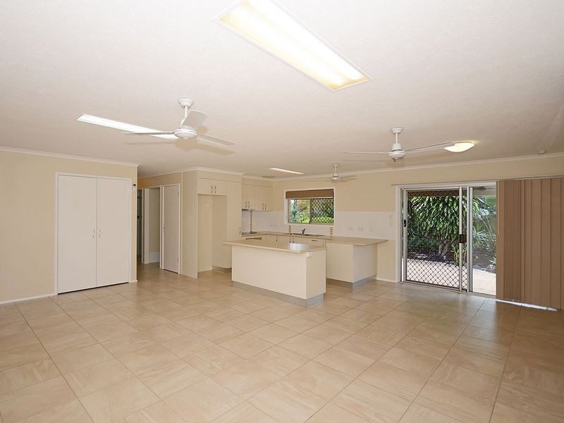 19 Limpus Street, Urangan QLD 4655