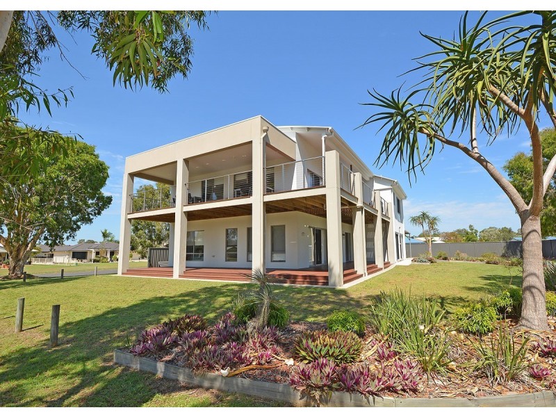 2 Tamarind Close, Burrum Heads QLD 4659