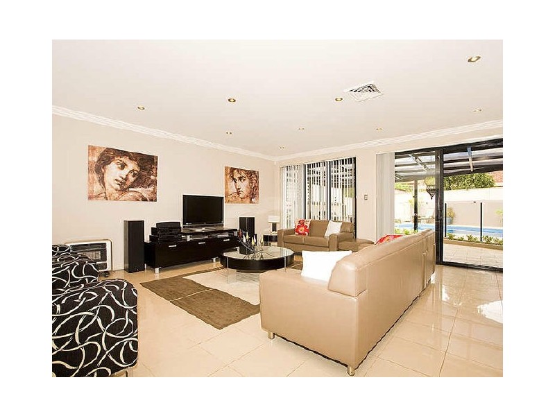 3 Highland Road, Peakhurst NSW 2210