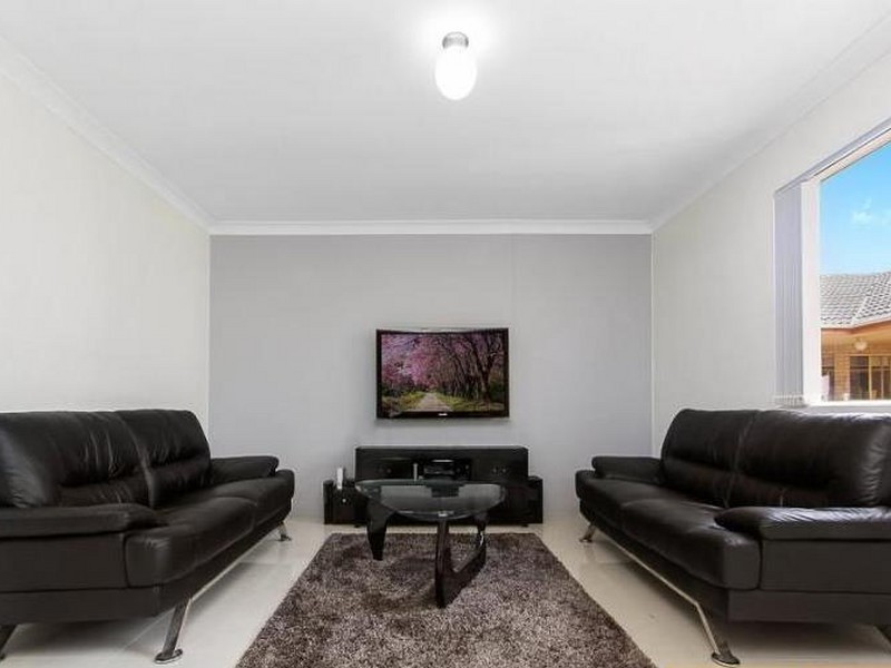 1 Hillview Street, Roselands NSW 2196