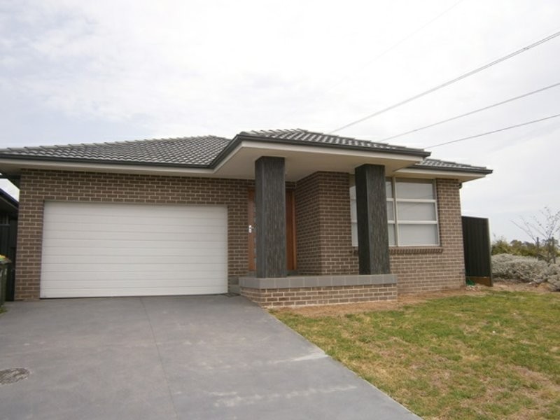 27 Oaklands Circuit, Gregory Hills NSW 2557