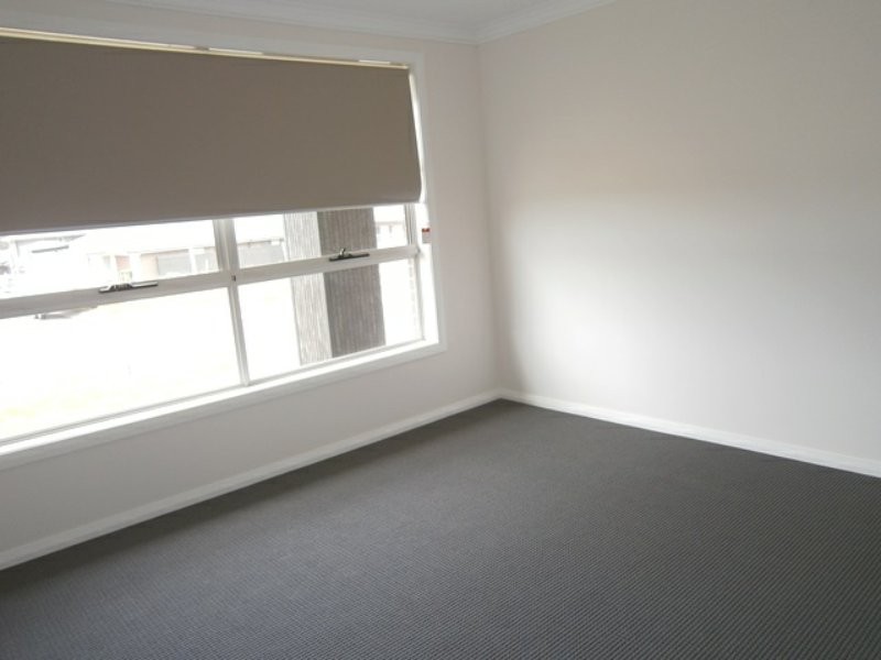 27 Oaklands Circuit, Gregory Hills NSW 2557