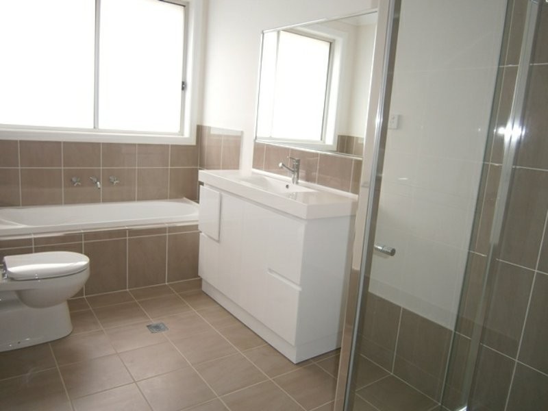 27 Oaklands Circuit, Gregory Hills NSW 2557