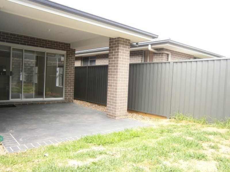 27 Oaklands Circuit, Gregory Hills NSW 2557