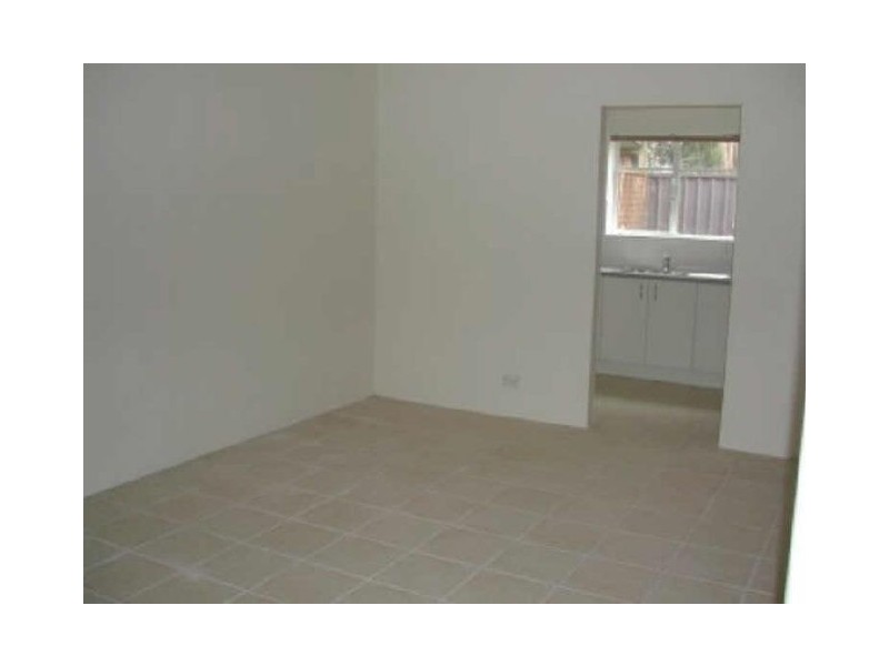 33 Bungalow Rd, Roselands NSW 2196