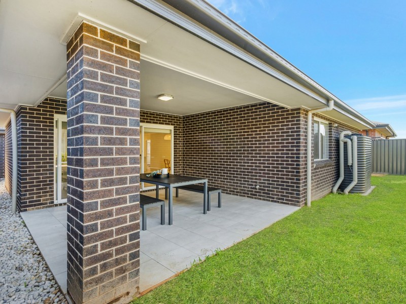 43 Milton Circuit, Oran Park NSW 2570