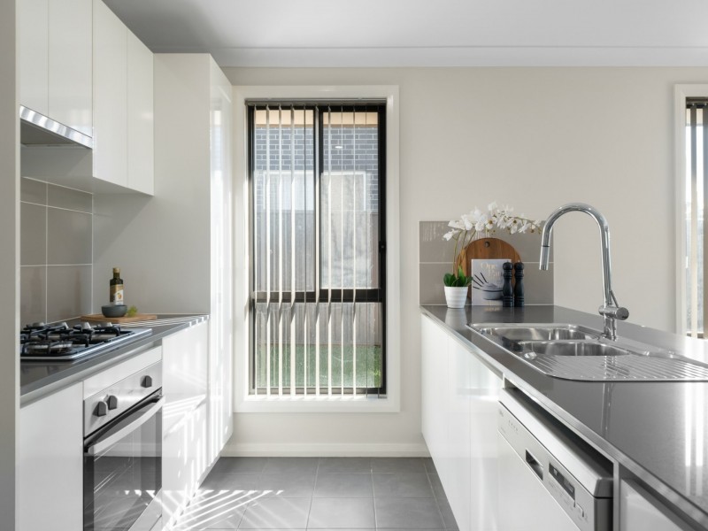 17 Hinton Loop, Oran Park NSW 2570