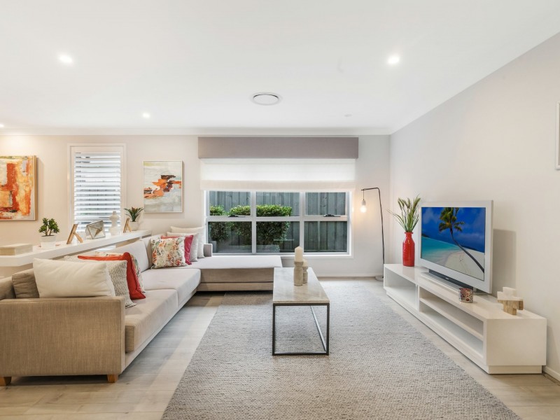 8 Webber Loop, Oran Park NSW 2570