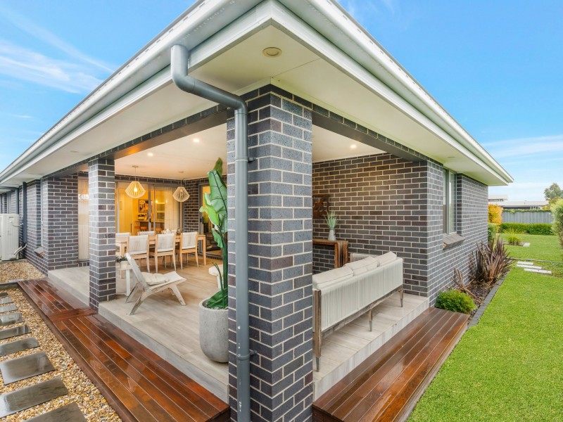 8 Webber Loop, Oran Park NSW 2570