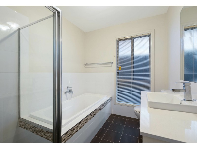 13 Finlay Street, Oran Park NSW 2570