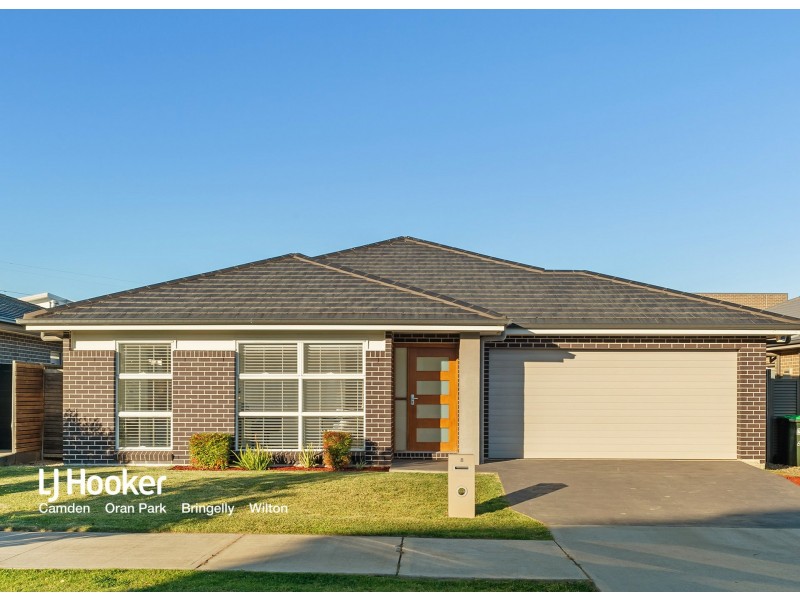 8 Madden Street, Oran Park NSW 2570