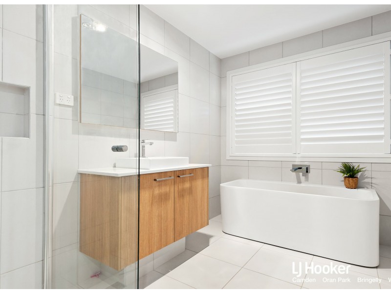 22 Parsons Grove, Oran Park NSW 2570