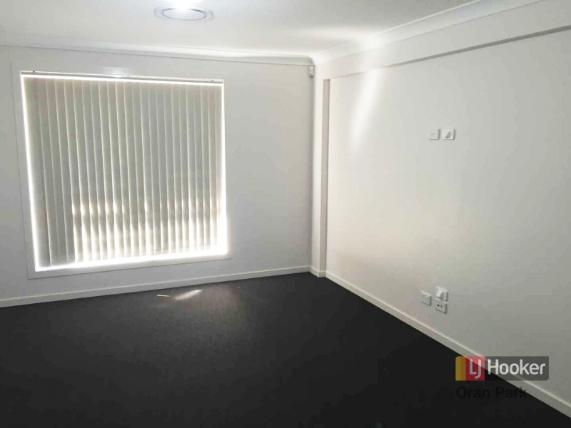 8 Loudon Crescent, Cobbitty NSW 2570
