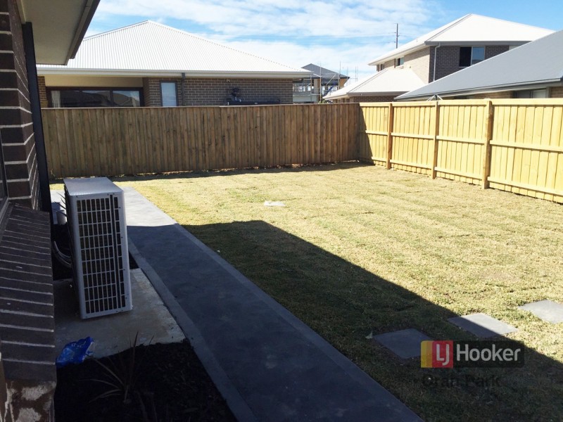 8 Loudon Crescent, Cobbitty NSW 2570