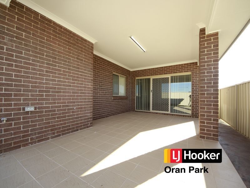 15 Rixon street, Oran Park NSW 2570