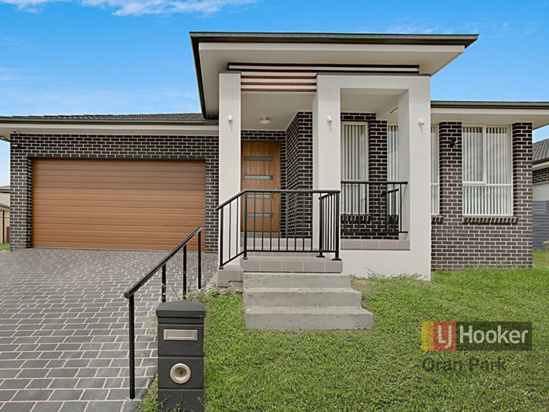 8 Longhurst Street, Oran Park NSW 2570