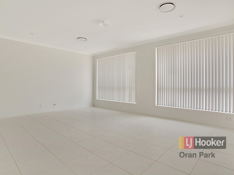 8 Longhurst Street, Oran Park NSW 2570