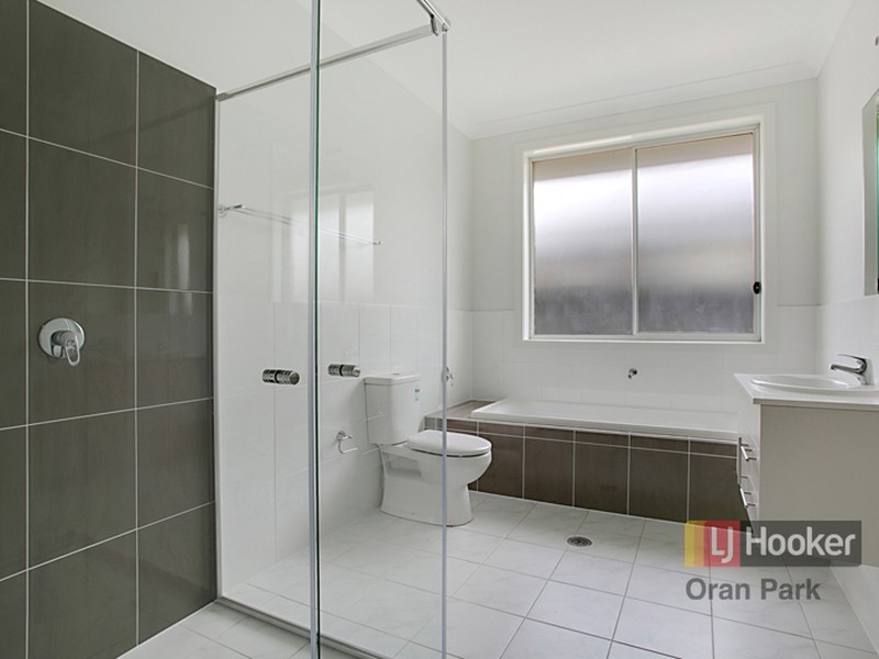 8 Longhurst Street, Oran Park NSW 2570