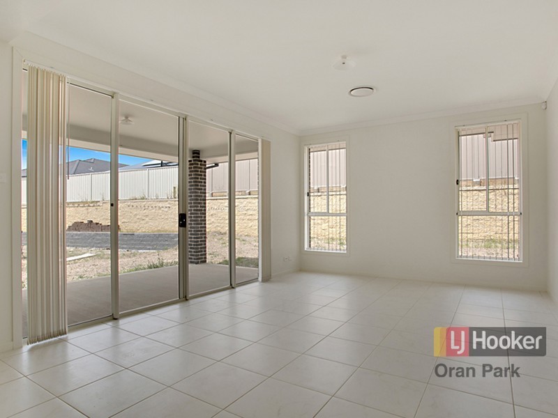 8 Longhurst Street, Oran Park NSW 2570