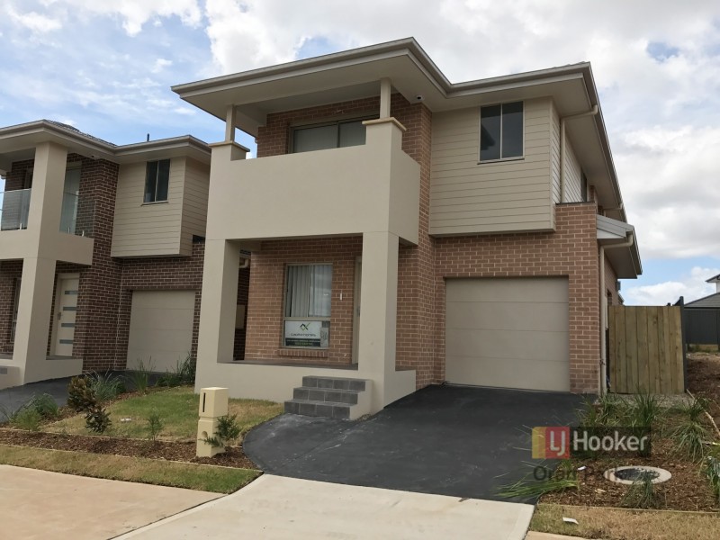8a Harvey Street, Oran Park NSW 2570