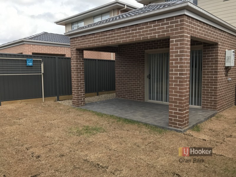 8a Harvey Street, Oran Park NSW 2570