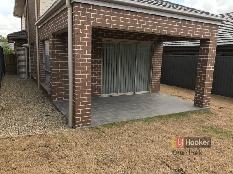 8a Harvey Street, Oran Park NSW 2570