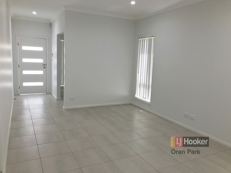 8b Harvey Street, Oran Park NSW 2570