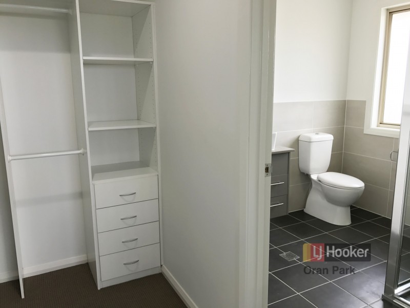 8b Harvey Street, Oran Park NSW 2570