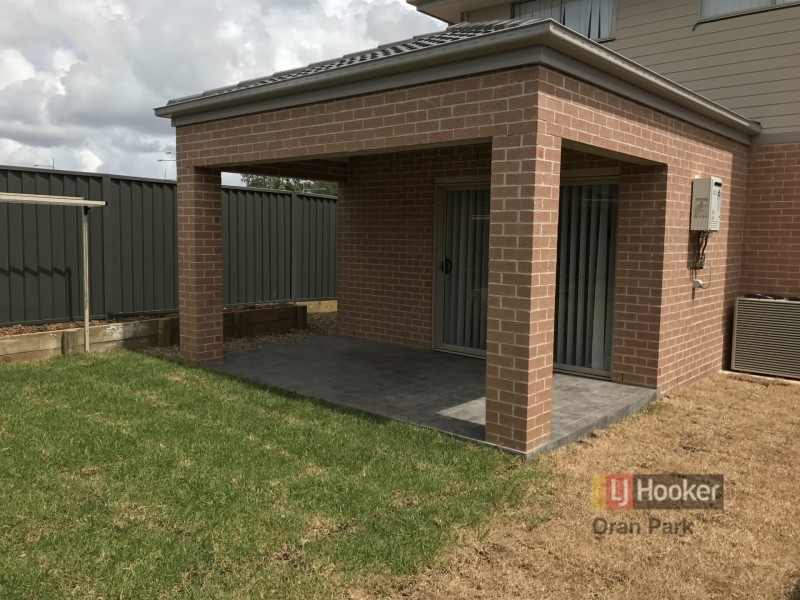 8b Harvey Street, Oran Park NSW 2570