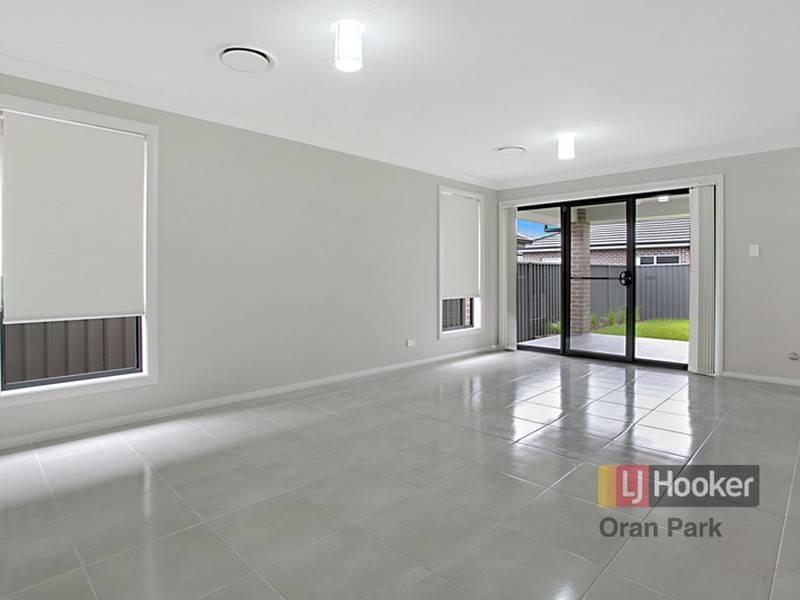 11 Taylor Street, Oran Park NSW 2570