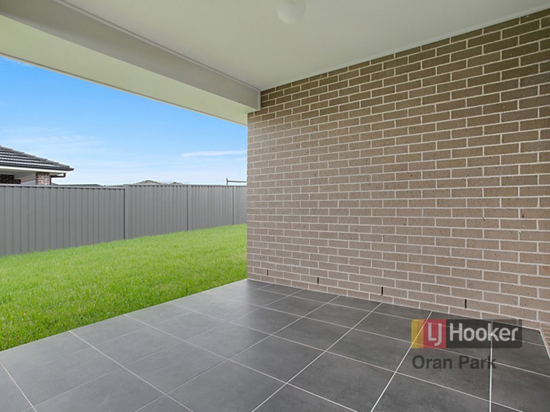 11 Taylor Street, Oran Park NSW 2570