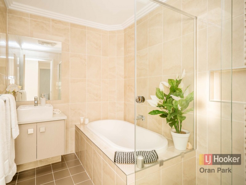 25 Buckingham Loop, Oran Park NSW 2570