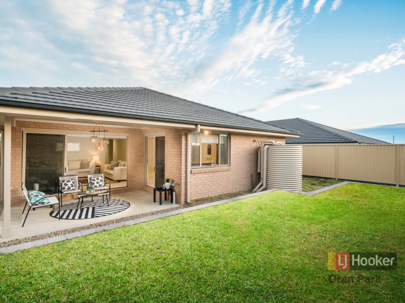 25 Buckingham Loop, Oran Park NSW 2570