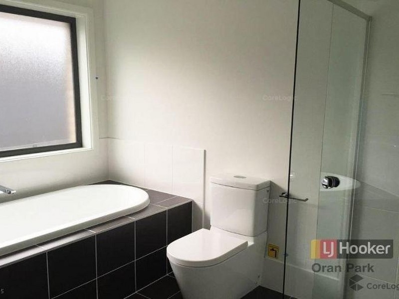 19 Franklin Grove, Oran Park NSW 2570