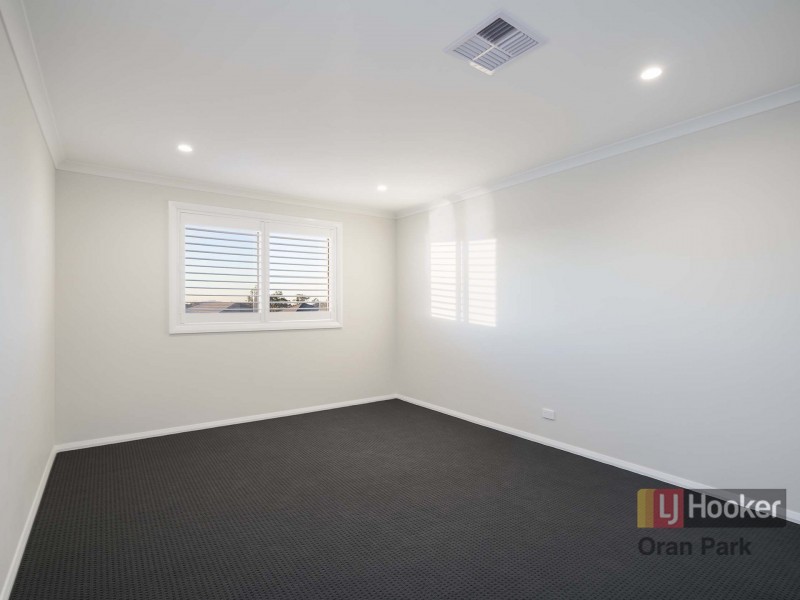 21 Thorpe Circuit, Oran Park NSW 2570