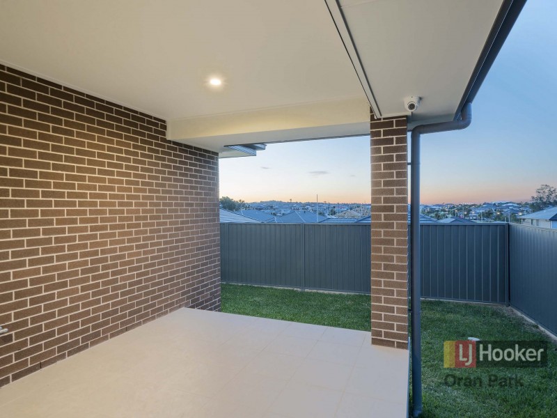 21 Thorpe Circuit, Oran Park NSW 2570