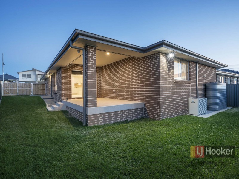 21 Thorpe Circuit, Oran Park NSW 2570