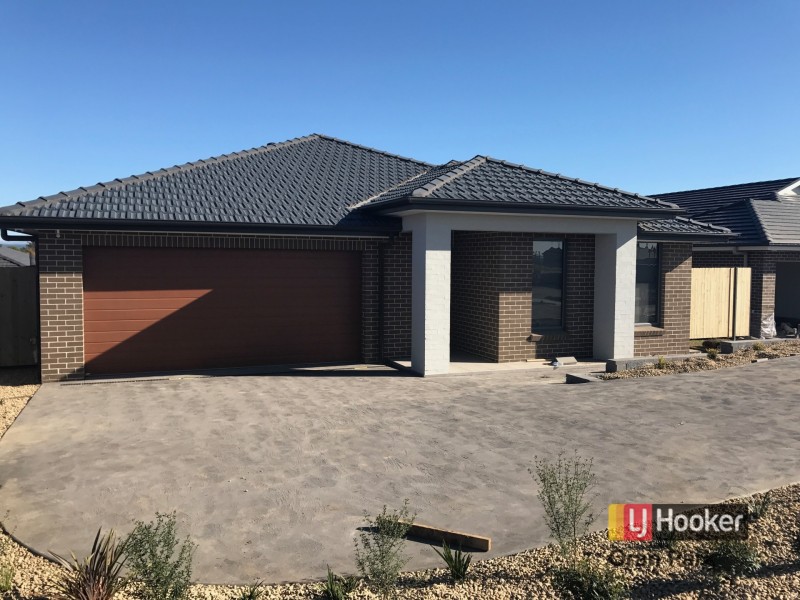 6 Austen Circuit, Oran Park NSW 2570