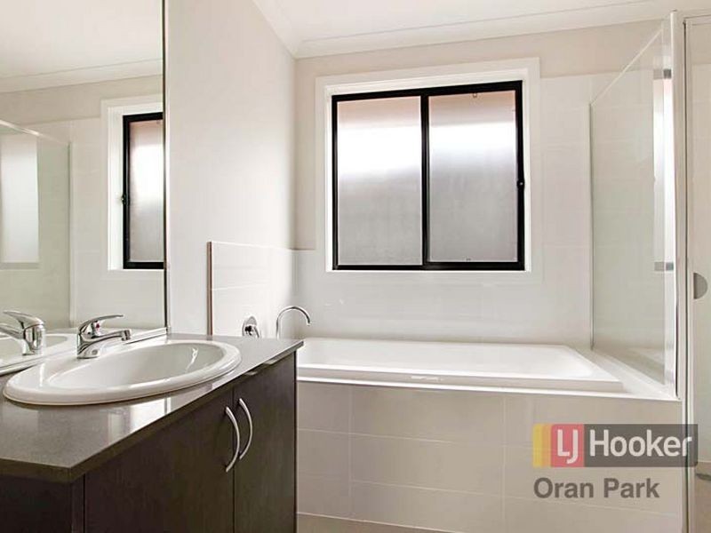 121 Skaife Street, Oran Park NSW 2570