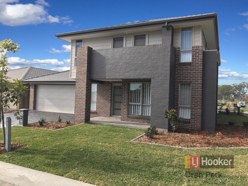 22b Howard Loop, Oran Park NSW 2570