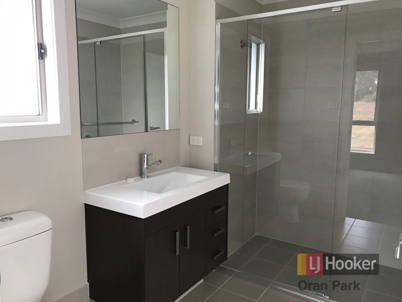 22b Howard Loop, Oran Park NSW 2570