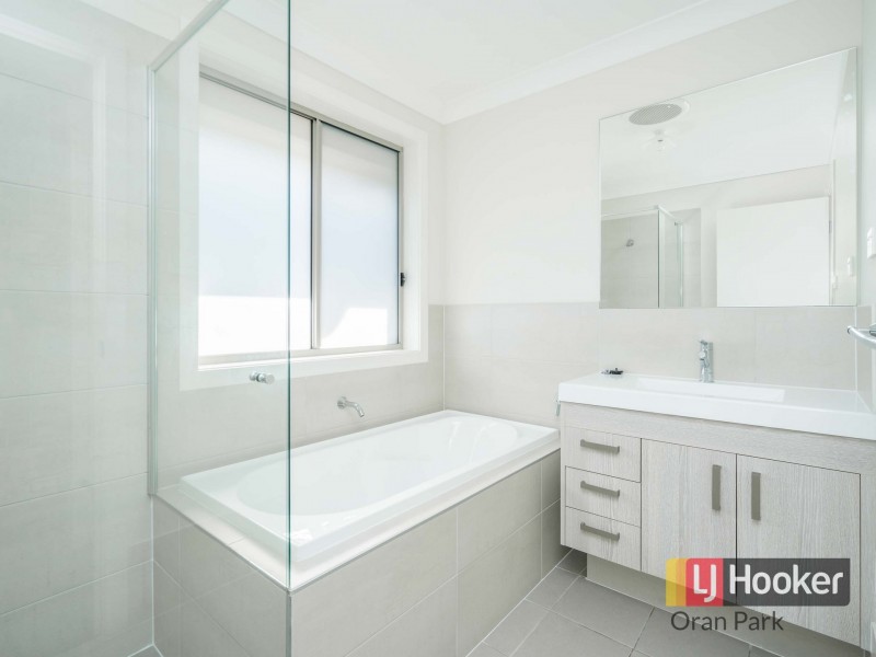 33b Canal Parade, Leppington NSW 2179