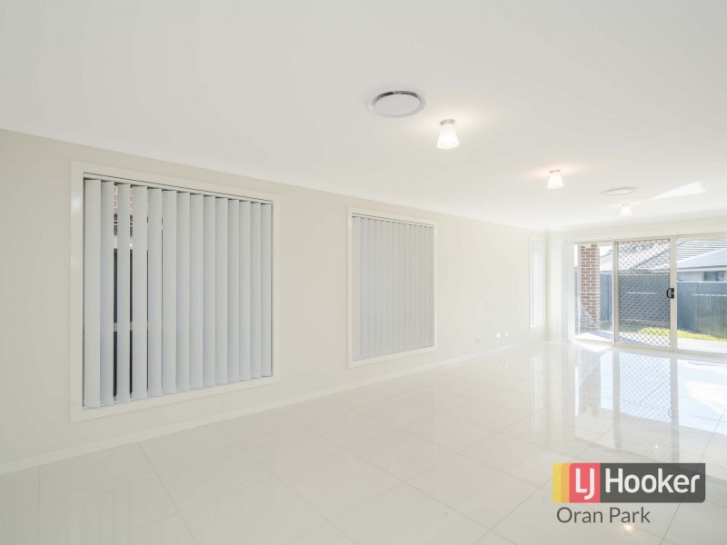 33b Canal Parade, Leppington NSW 2179
